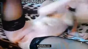 Строптивая крошка sexymaia трахает анус и пилотку