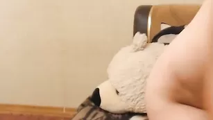 Пылкая дама с большой жопой Hohlushe4ka трахает очко