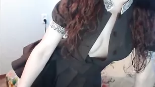 Красивая пассия littleann позирует в чулочках