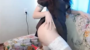 Красивая пассия littleann позирует в чулочках