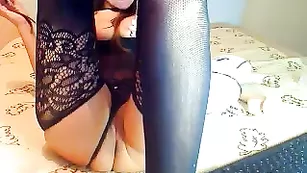 Баба в чулках vcosmosv тискает писю в приват