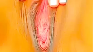 Аппетитная шмарина CrazyDaisy сует в пилотку самотык