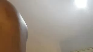 Смазливая телочка kablu4ok насыщенно теребит вагину