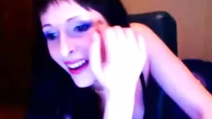 Пикантная цыпочка elenanice позирует в нижнем белье