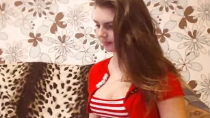 Заводная сучка Husttler трахает оба отверстия