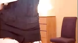 Грудастая чикса ladybosss разминает сосочки