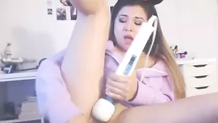 Изысканная мышка tightsweetpussy балуется с секс игрушками