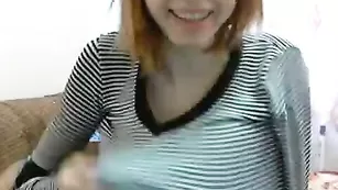 Рыжеватая девка lano4ka91 дома массирует пилотку