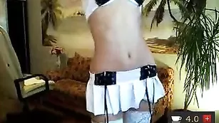 Пленительная PollySweety танцует в юбочке и раздевается