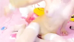 Крошка xxbritneyxx шалит в привате с дилдо