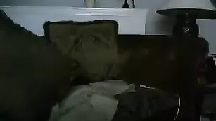 Пошлая чертовка starfuckkers оголяет сочную грудь