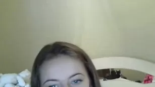 Похотливая рунетка aaaalisaaaa ласкает аппетитные сиськи