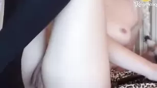 Обворожительная крошка AliceSky светит влагалищем