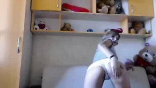 Пикантная стерва рунетка50 ласкает бритые дырочки