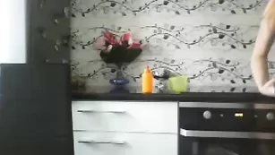 Обаятельная чикса Kittycris_sweet соблазняет пышным телом