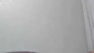 Изысканная чертовка HOTGIRL4U трахает себя дилдо