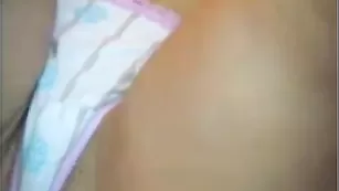 Ажурная сучка HotAissa страстно ласкает свои прелести