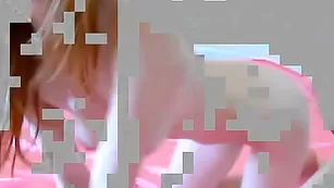 Смазливая крошка Lorenadst позирует голая и ласкает пизду