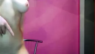 Грудастая цыпочка vesnushka69 танцует стриптиз