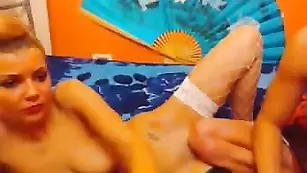 Пошлый чувак лижет влагалище своей подруге Kaprisya