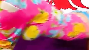 Грудастая куколка Wesnny ласкает бритую киску