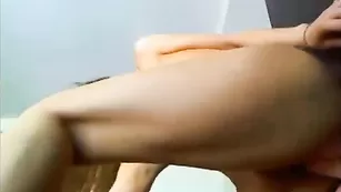 Aariana4u насаживается пиздой на член на стене