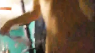 Аппетитная брюнетка сосет член и трахается