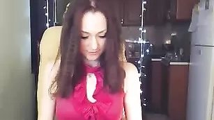 Сногсшибательная цаца PJgirl сует руку в пизду