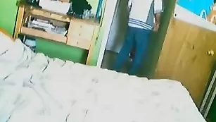 Мужики вызвали шлюху и трахнули по очереди