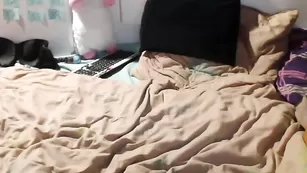 scrumptious пышногрудая мнет сиськи