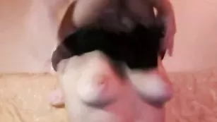 Шикарная кисуня kissunchik тикает киску