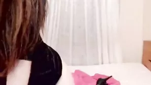 battylee дразнитc игрушкой