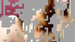 Пылкая шалава dirtyjuls нежно дрочит пизду