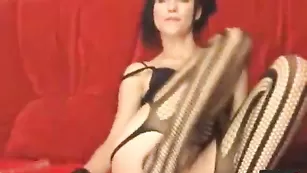 Сногсшибательная крошка KiraSexxx насыщенно дрючит влагалище