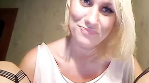 jesydiamond жёстко поиграла со своей попкой