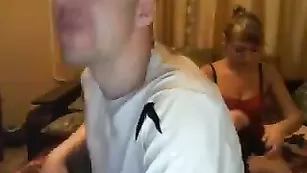 Похотливая малышка Zilja надрачивает очко