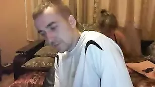 Похотливая малышка Zilja надрачивает очко