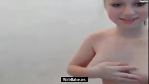 Похотливая телка Nastyasweet ласкает сосочки