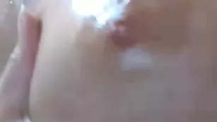 Приятная чикса LadyDiana наминает сисечки руками