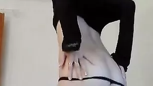 Пылкая чертовка odette69 вертит роскошной попой