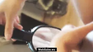 Шикарная блядь SexySu4ka мастурбирует в публичном месте