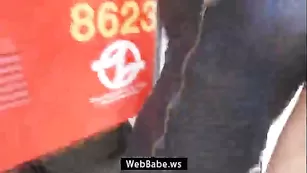 Шикарная блядь SexySu4ka мастурбирует в публичном месте