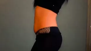 Жаркая девка Isabella8 страстно разминает сиськи