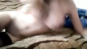 Молодая сучка Nikka94 возбуждает шикарным телом