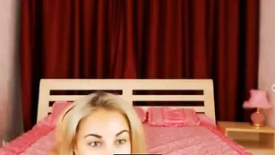 Девка с модельной внешностью FireFoxGirl во фри чате