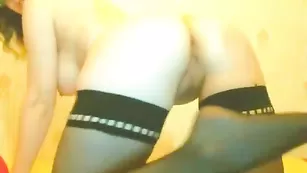 Импозантная чертовка sexytekila трахает пальчиком попу