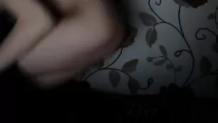 Восхитительная сука karishaaaa1 показывает сочную попу