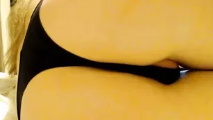 Сексуальная пассия Karry вертит большой попой