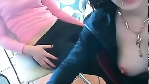 Шикарные брюнеточки шалят в привате