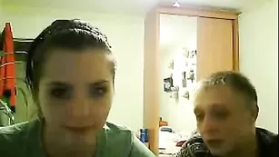 Красивая брюнеточка трахается с парнем на вебку